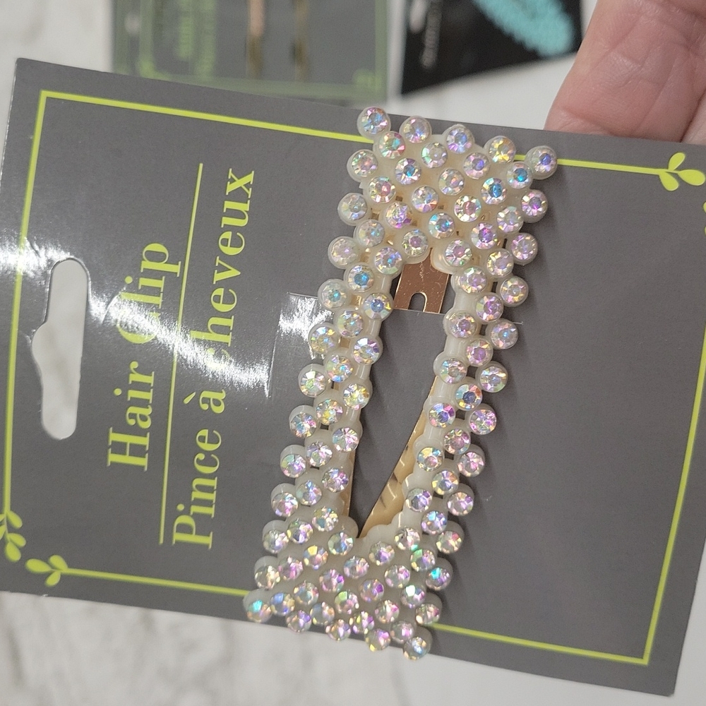 Soo pretty and sparkly snap barrette
